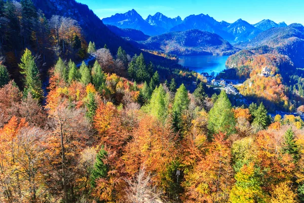 Bergsee und Blick auf die bayerischen Alpen — Stockfoto