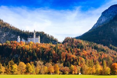 Sonbaharda Neuschwanstein Şatosu 