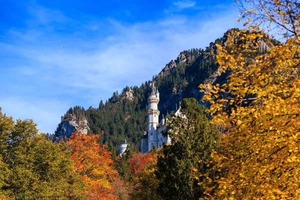 Castelo de Neuschwanstein no outono — Fotografia de Stock