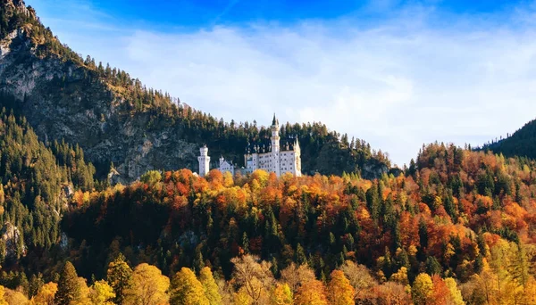 Sonbaharda Neuschwanstein Şatosu 