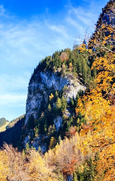 Hermoso paisaje otoñal en los Alpes — Foto de Stock