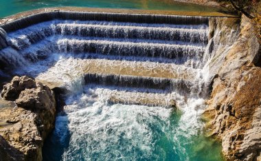 sonbaharın güzel şelale