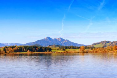 Hopfensee Gölü. Bavyera, Almanya