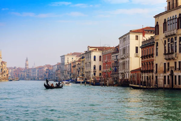 Vista de los edificios históricos a lo largo del Gran Canal — Foto de Stock