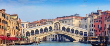 Rialto Köprüsü ile büyük Kanal