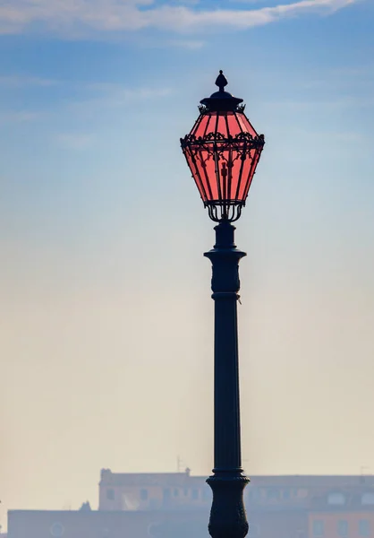 Урожай ліхтарний стовп у Венеції, Італія — стокове фото