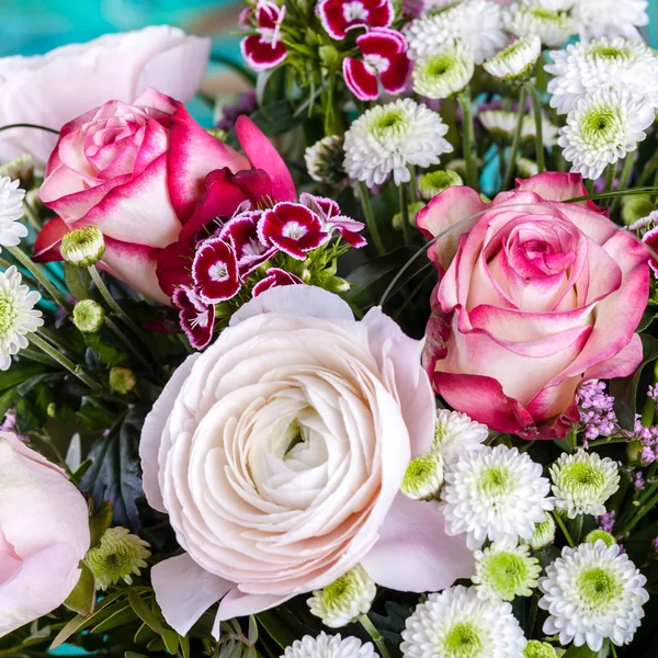 Bouquet of pink flowers — Stock Photo, Image