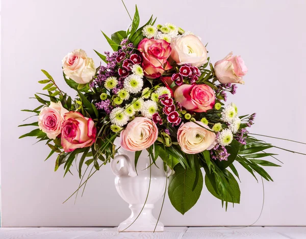 Strauß von rosa Blumen — Stockfoto