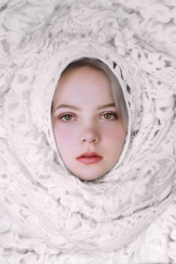 Güzel bir kızın portresi. 