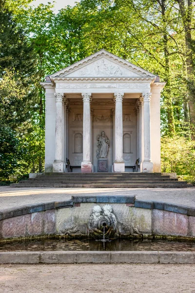 Schwetzingen Alemanha Abril 2019 Magnífico Parque Com Templo Apollo Primavera — Fotografia de Stock