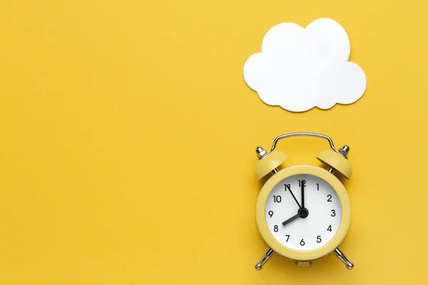 Yellow round alarm clock and white cloud on the yellow background. — Stock Photo, Image