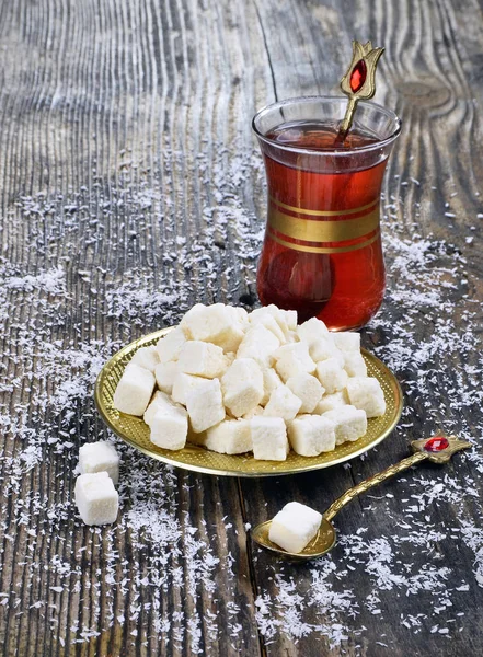 Turecký med s kokosem a čaje — Stock fotografie