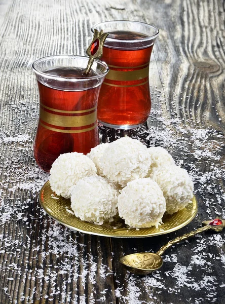 Delizia turca con cocco e tè — Foto Stock