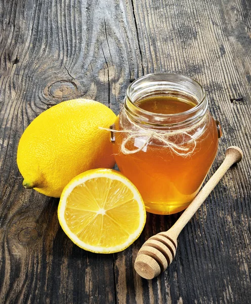 Honey and lemon on a wooden — Stock Photo, Image