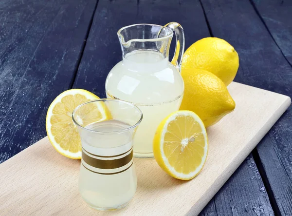 Cold fresh lemonade with lemon — Stock Photo, Image