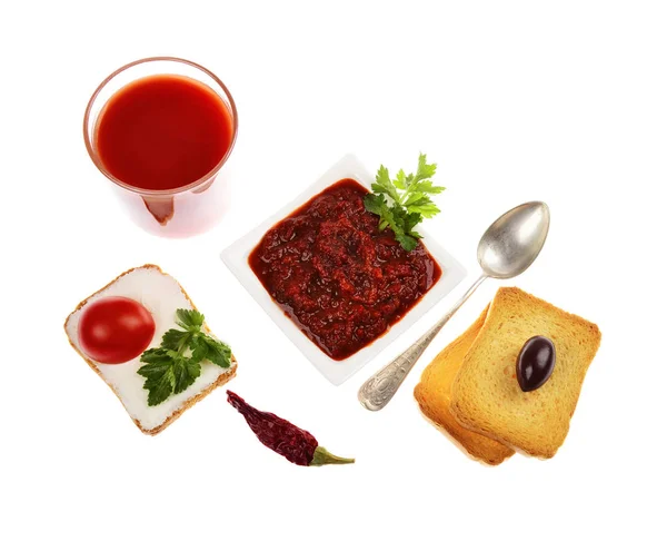 Glas som är full av nylagade tomatjuice — Stockfoto