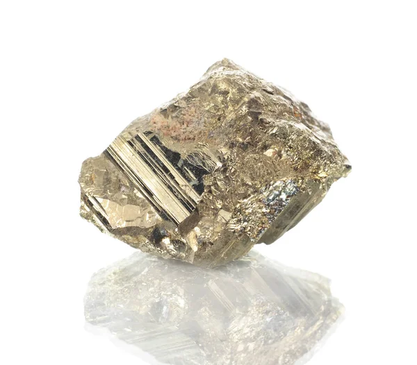 Λήψη Macro Δείγματος Φυσικών Ορυκτών Πετρωμάτων Pirite Πέτρα Ένα Απομονωμένο — Φωτογραφία Αρχείου