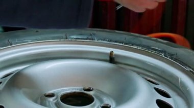 Bir araba için şişme lastikler