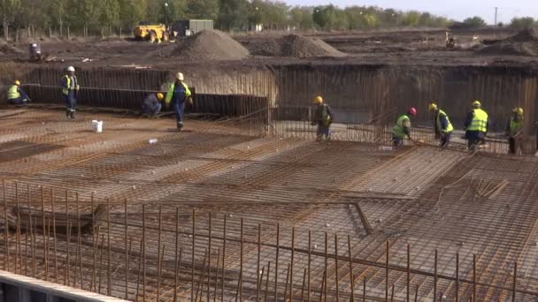 Operatieve Voortbouwend op de grond — Stockvideo