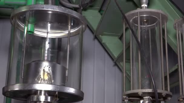 Аппарат для производства биоэтанола — стоковое видео