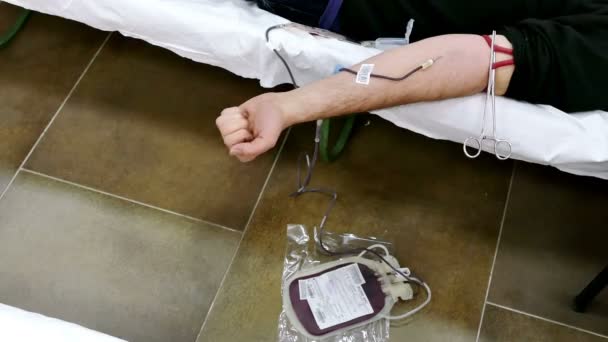 Donante de sangre en donación — Vídeos de Stock