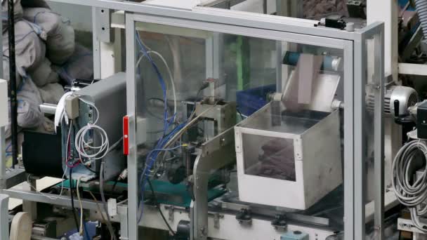 Máquina moderna en la producción de calcetines de nylon — Vídeo de stock