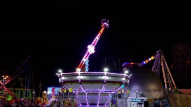 Eğlenceli ve heyecan bir eğlence parkı içinde