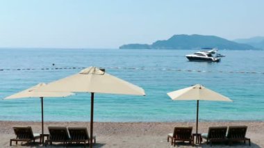 Deniz Manzaralı güzel kumlu plaj