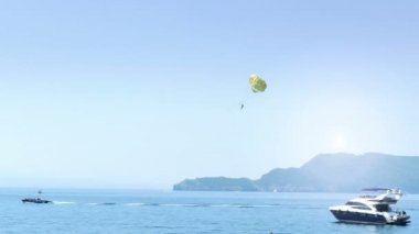 Yaz zevk ve eğlenceye su sporları