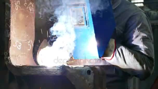 Welding Steel Profiles Worker Welder Performs Arc Welding Process Metal — Stock Video