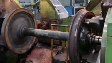 Akslar raylı araçlar büyük bir Torna üzerinde işleme / büyük Torna işleme raylı araçlar için metal parçalar