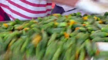 Paketleme hattı üzerinde salatalık / üretim hat kalibrasyon ve salatalık işlenmesi için