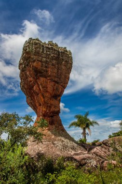 Şarap kadehi biçiminde kaya oluşumu