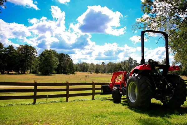 Egy Mezőgazdasági Traktor Álló — Stock Fotó