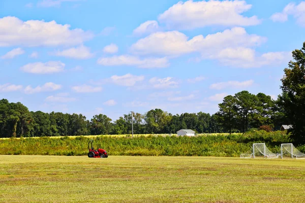 Yeşil alanlar ve mavi gökyüzü