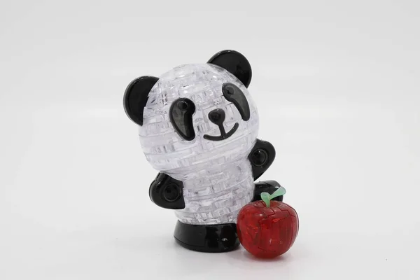 kırmızı plastik berry ile plastik ayı-bulmaca.