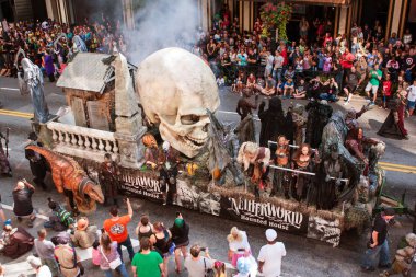Teşvik perili ev ilerler Atlanta Dragon Con Parade float