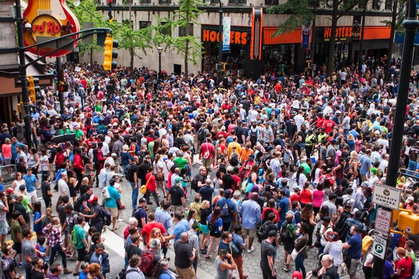 Huge Crowd Disperses Following Annual Atlanta Dragon Con Parade — Stock Photo, Image