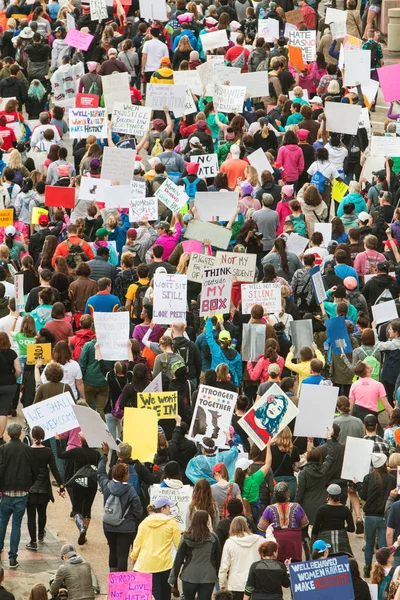 Χιλιάδες διαμαρτυρίας σε Ατλάντα Μαρτίου για την κοινωνική δικαιοσύνη και γυναίκες — Φωτογραφία Αρχείου
