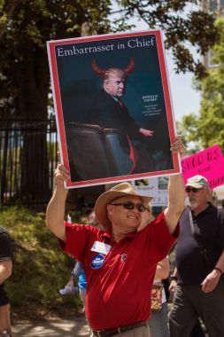Hiciv tabela vergisi protesto koz adam tutar