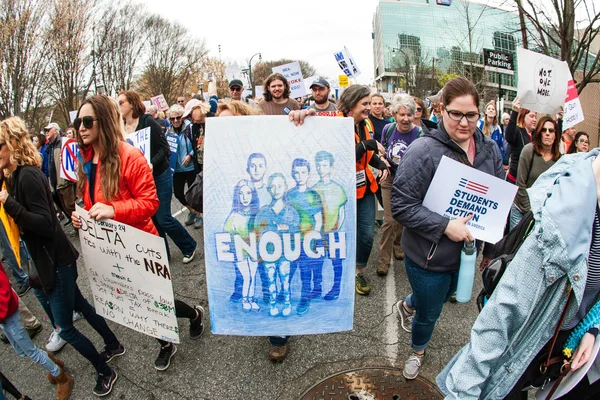 Manifestantes anti-armas caminham na marcha de Atlanta por nossas vidas — Fotografia de Stock