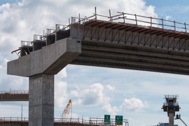 Atlanta Köprüsü Üstgeçidi yapım aşamasında.