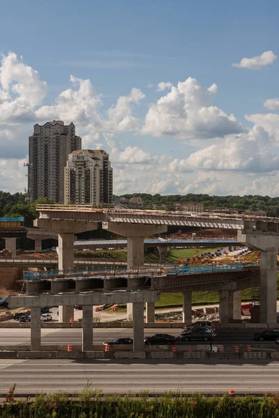 Puente pasos elevados están en construcción en el área metropolitana de Atlanta — Foto de Stock