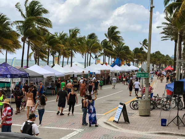 Lauderdale Florida May 2019 People Shop Street Vendor Nents Line — стокове фото