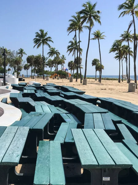 Lauderdale Florida Mei 2020 Picknicktafels Staan Aan Voorzijde Van Het — Stockfoto