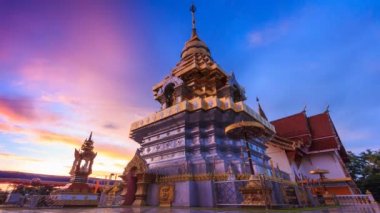 WAT Phrathat Doi Saket Simgesel Yapı tapınak Chiang Mai, Tayland 4k gün gece zaman atlamalı için