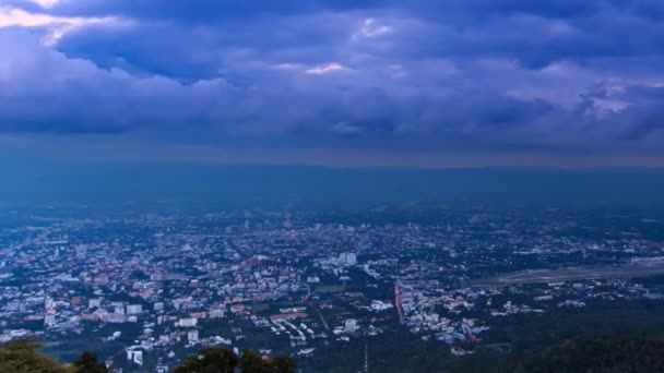 Día A Noche Tiempo Lapse Cityscape De Chiang Mai, Tailandia — Vídeo de stock