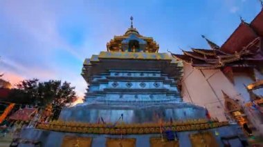 WAT Phrathat Doi Saket Simgesel Yapı tapınak Chiang Mai, Tayland (gün gece hiper zaman atlamalı)