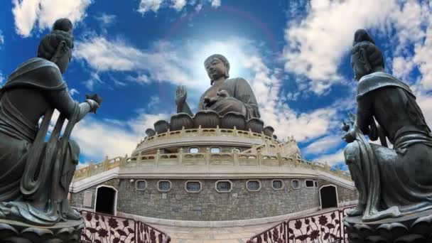 Tian Tan Buda ünlü Big Buddha heykeli Landmark seyahat yerler Ngong ping, Hong Kong — Stok video