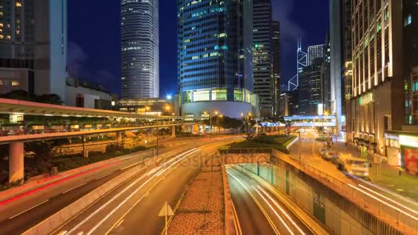 Hong Kong nacht verkeer Cityscape 4k Time Lapse (tilt omlaag) — Stockvideo